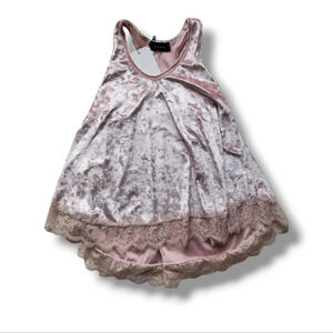 NWT- Workhall Velvet Sleeveless Lace  Trim Tank top